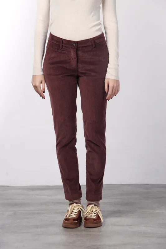 New York Slim women’s chino pants in wide-wale velvet with slim fit ① made by Mason's