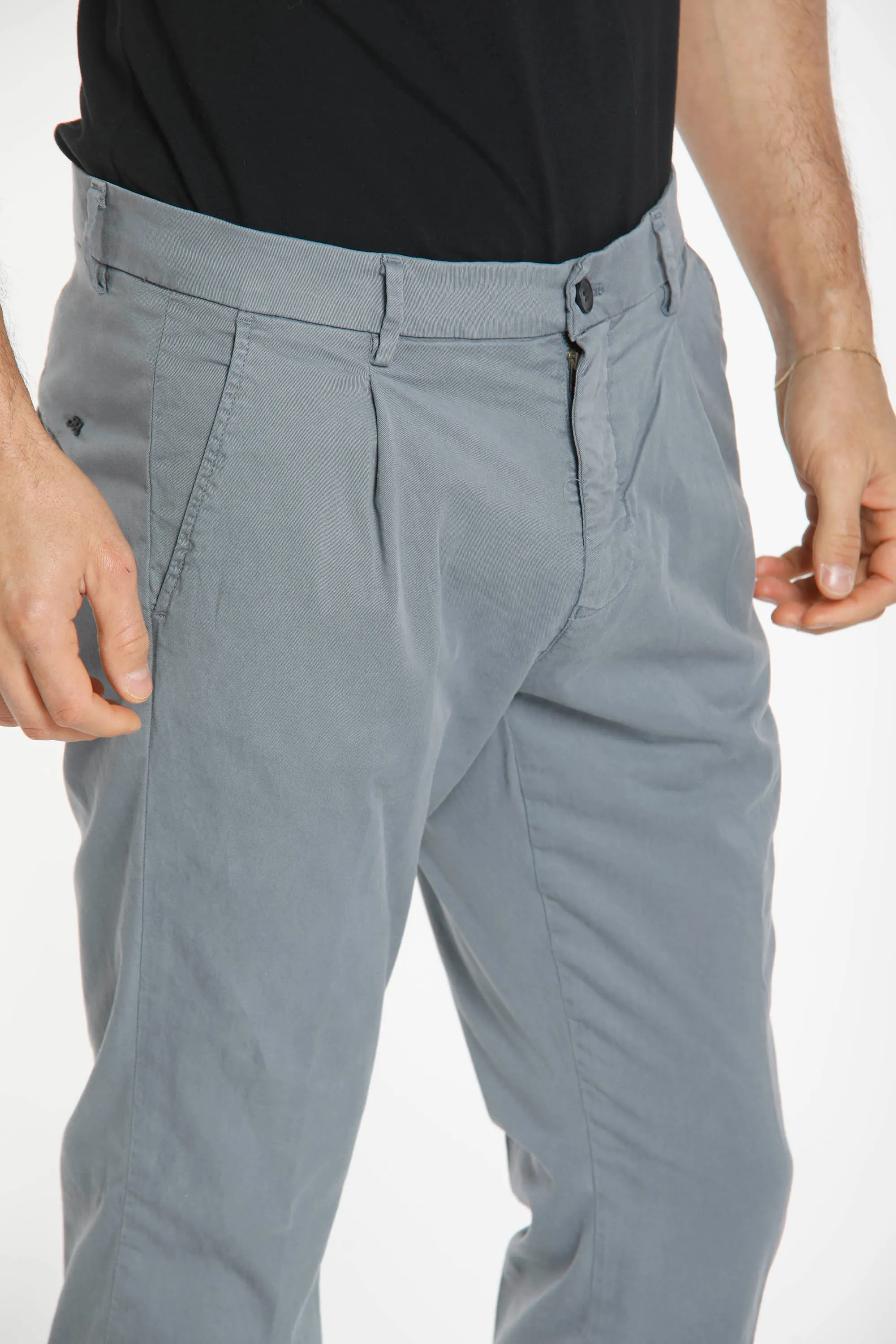 Osaka 1 Pinces man chino pants in cotton and tencel carrot sold by Mason's product image thumbnail 2