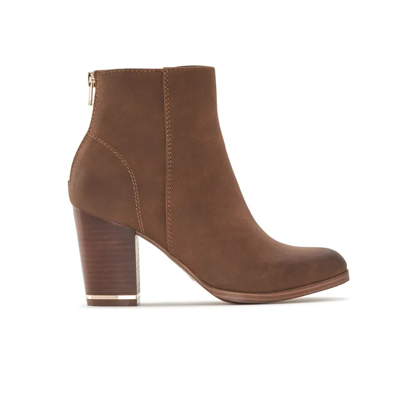 Arrival made by Yellow Shoes