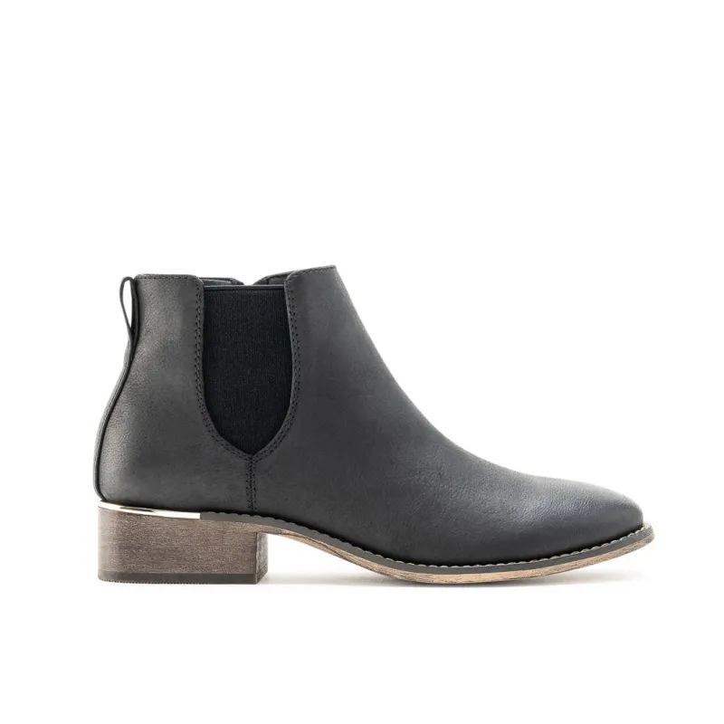 FAVORI II made by Yellow Shoes