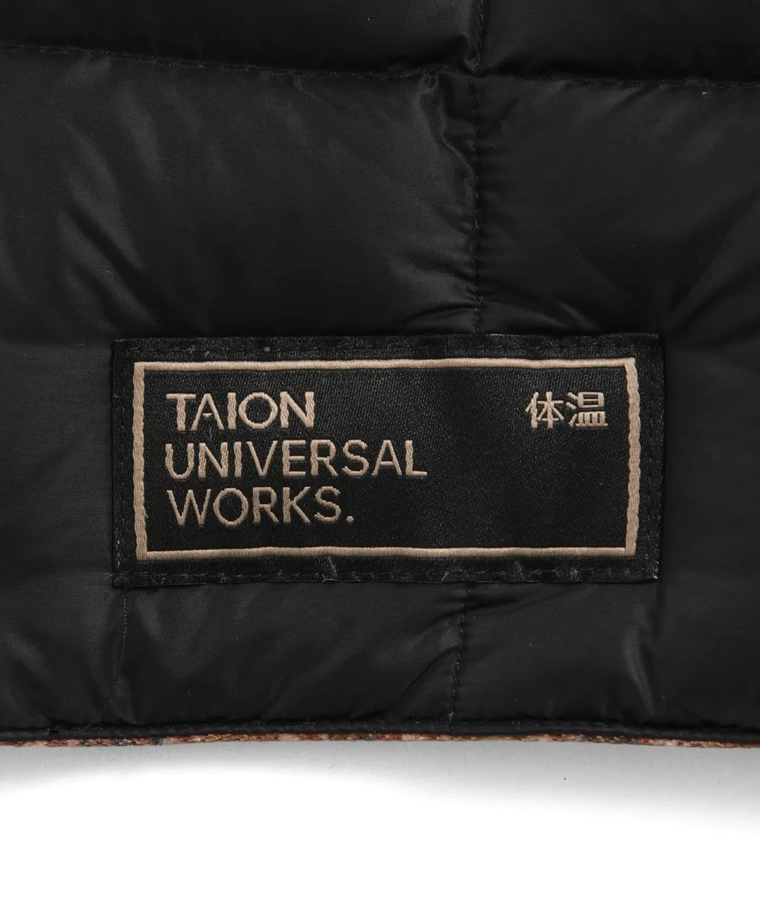 Universal Works x TAION Reversible Down Neck Warmer <UW-TA-R203> sold by Taion product image thumbnail 2