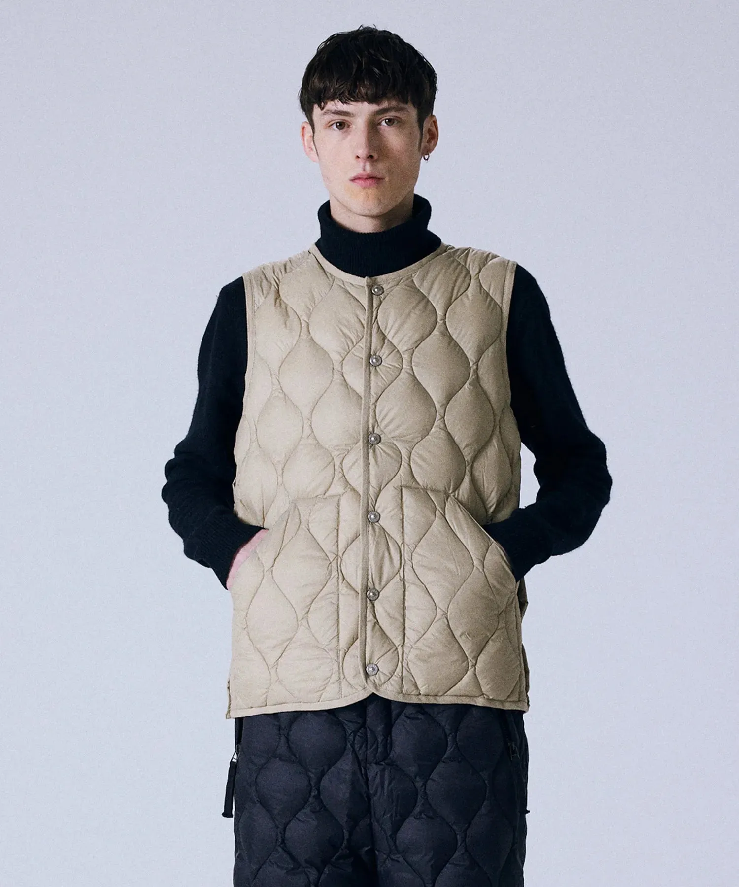 Unisex Military Crew Neck Down Vest (Soft Shell) sold by Taion product image thumbnail 2