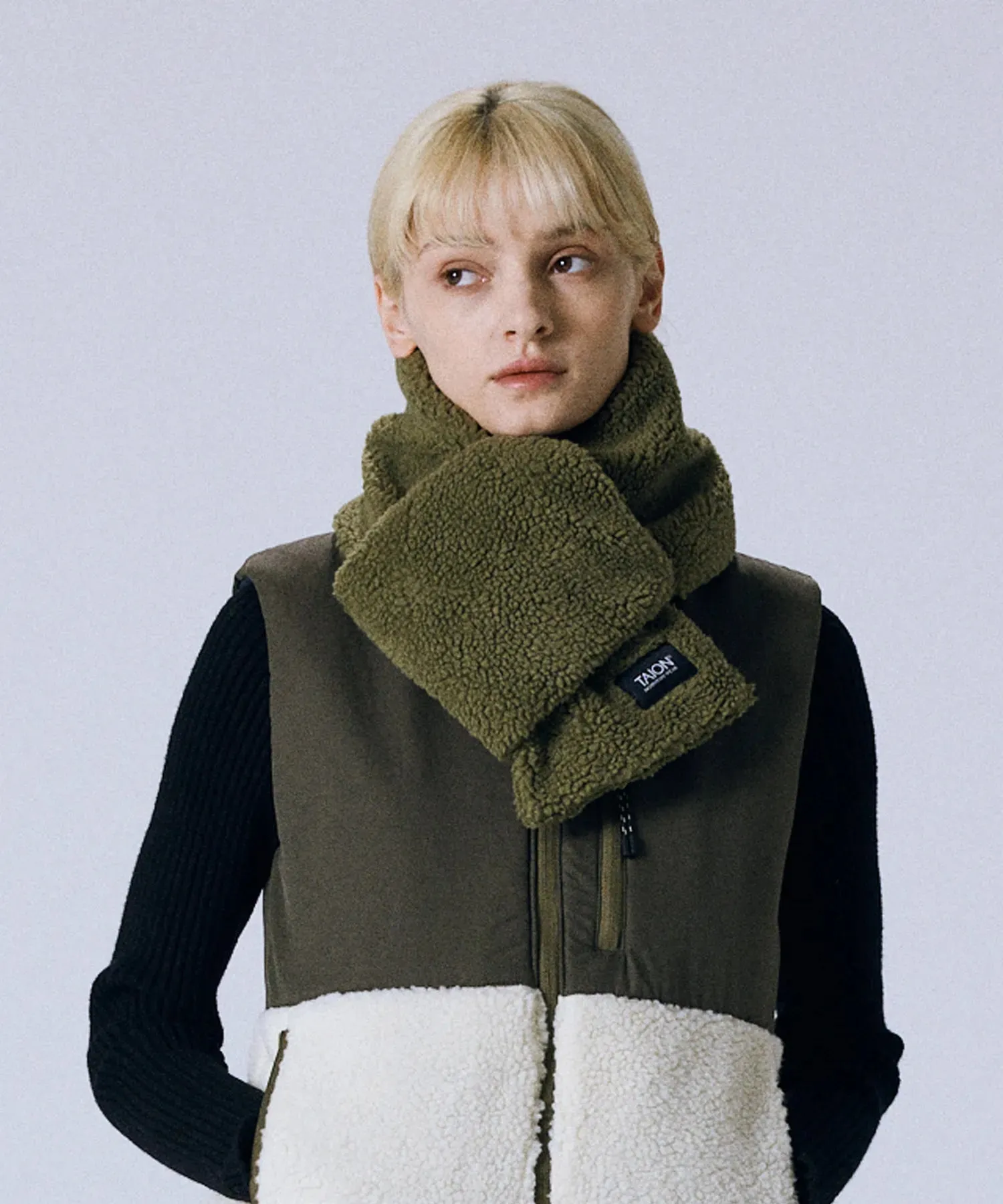 Mountain Reversible Down x Boa Scarf sold by Taion product image thumbnail 3