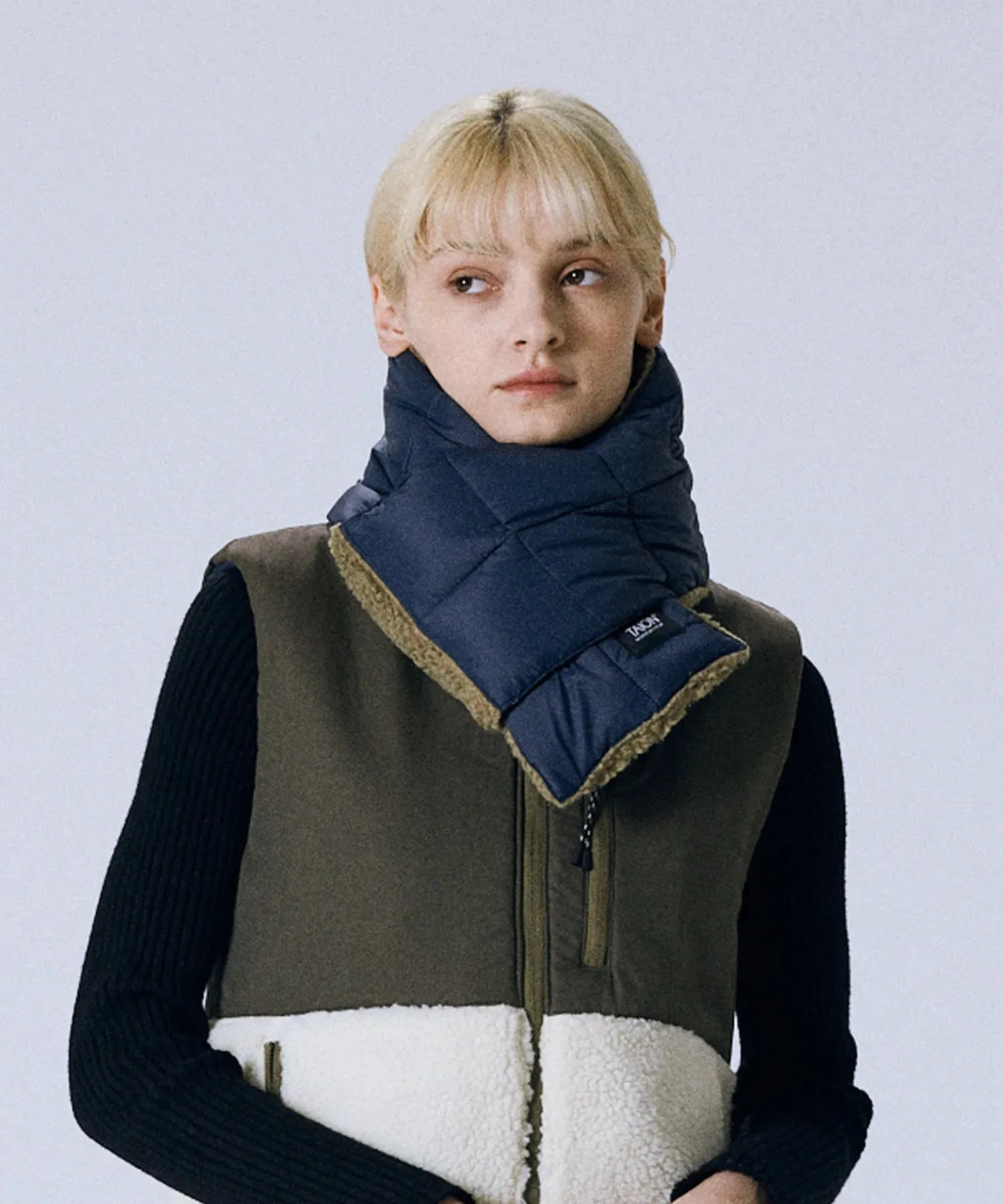 Mountain Reversible Down x Boa Scarf sold by Taion product image thumbnail 5