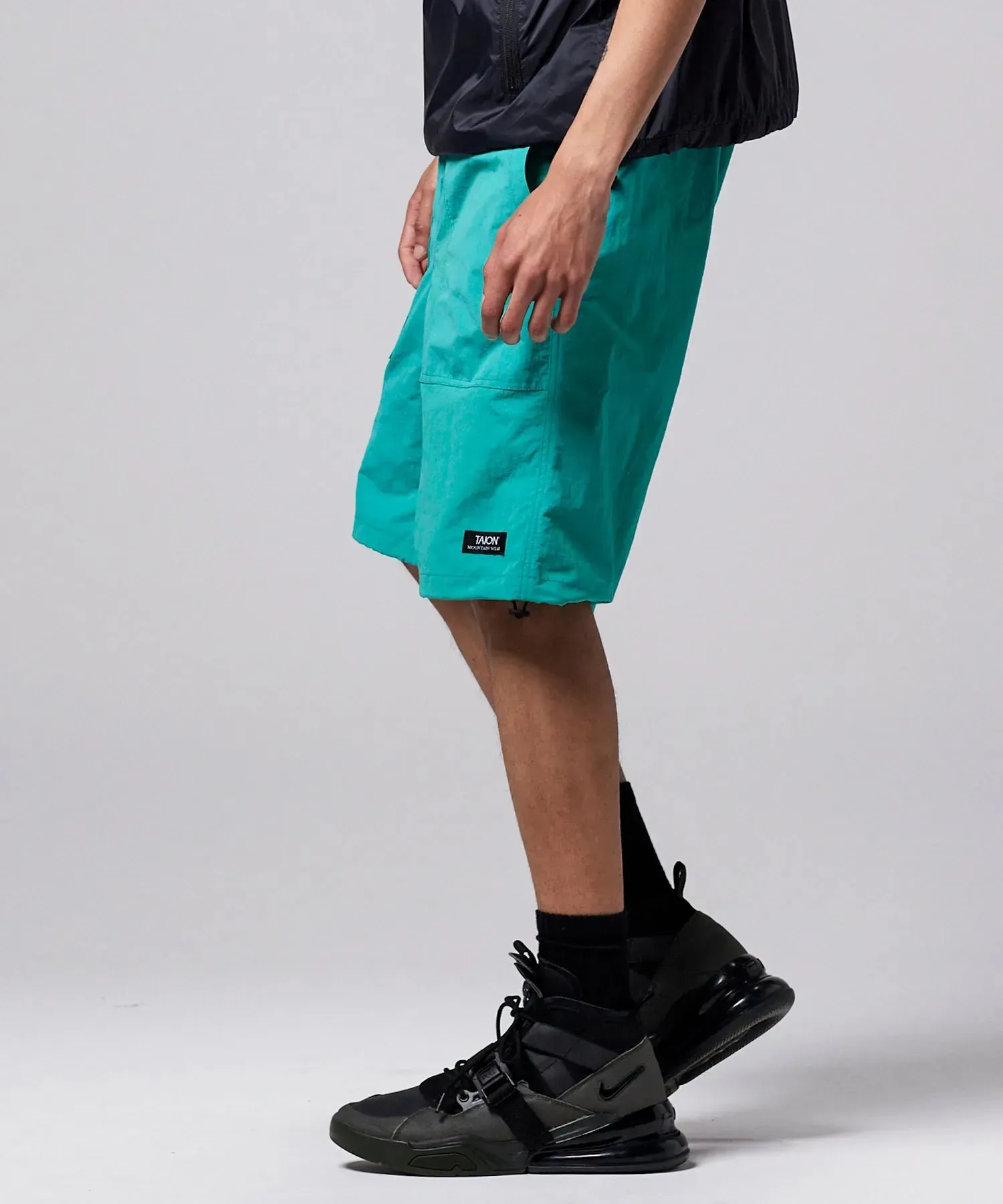 Non Down Mountain W-Pocket Shorts sold by Taion product image thumbnail 3