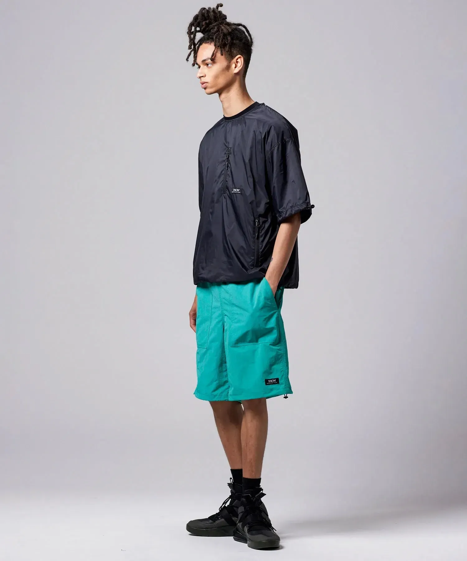 Non Down Mountain W-Pocket Shorts sold by Taion product image thumbnail 2
