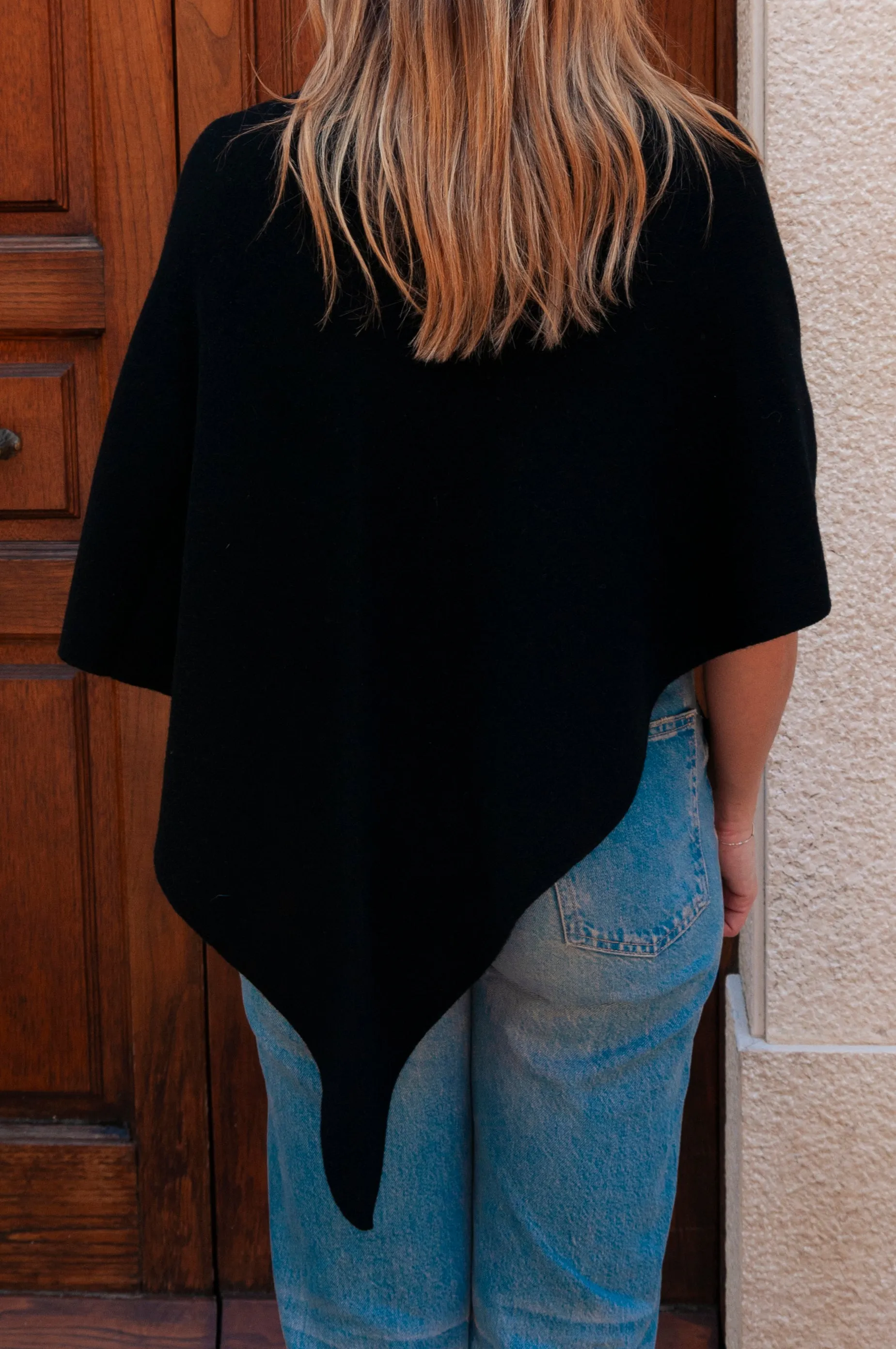 Poncho nero sold by Carro Positano product image thumbnail 2