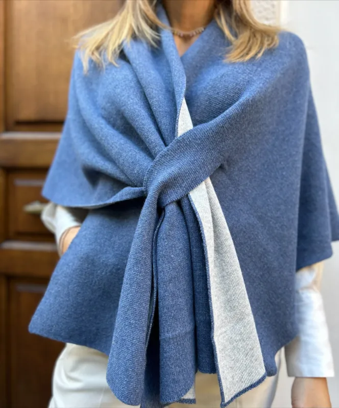 Poncho fiordaliso/crema made by Carro Positano