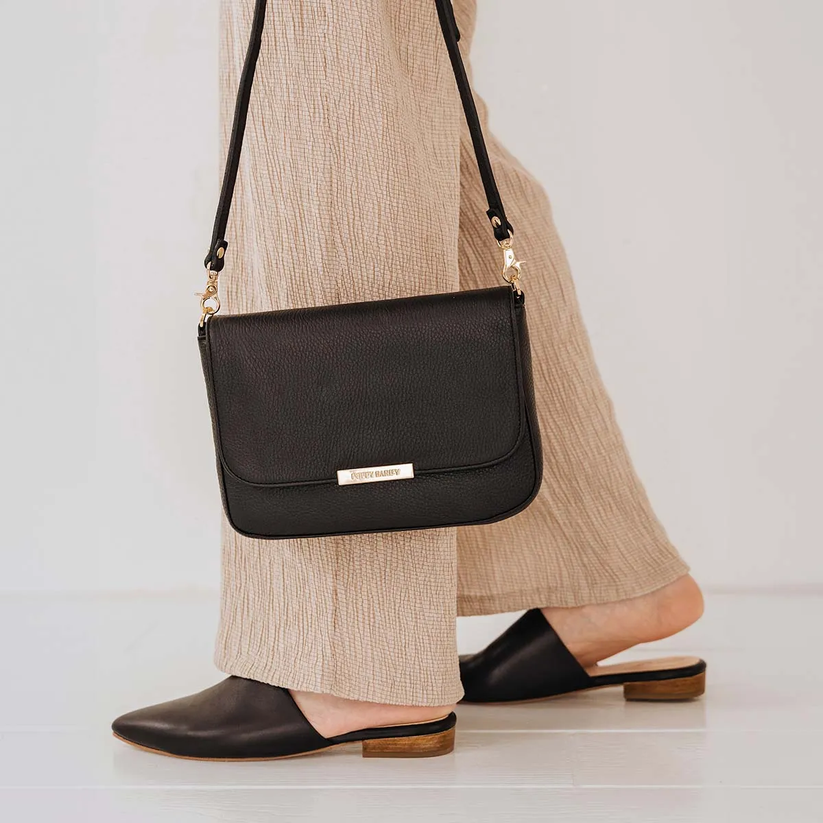 The Market Mule Black sold by Poppy Barley product image thumbnail 2