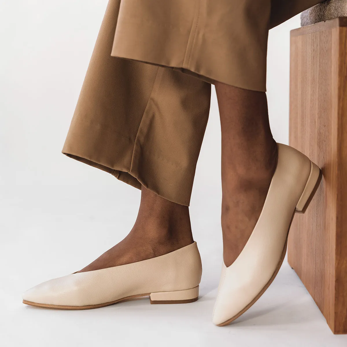 The Valencia Flat Oatmeal sold by Poppy Barley product image thumbnail 2