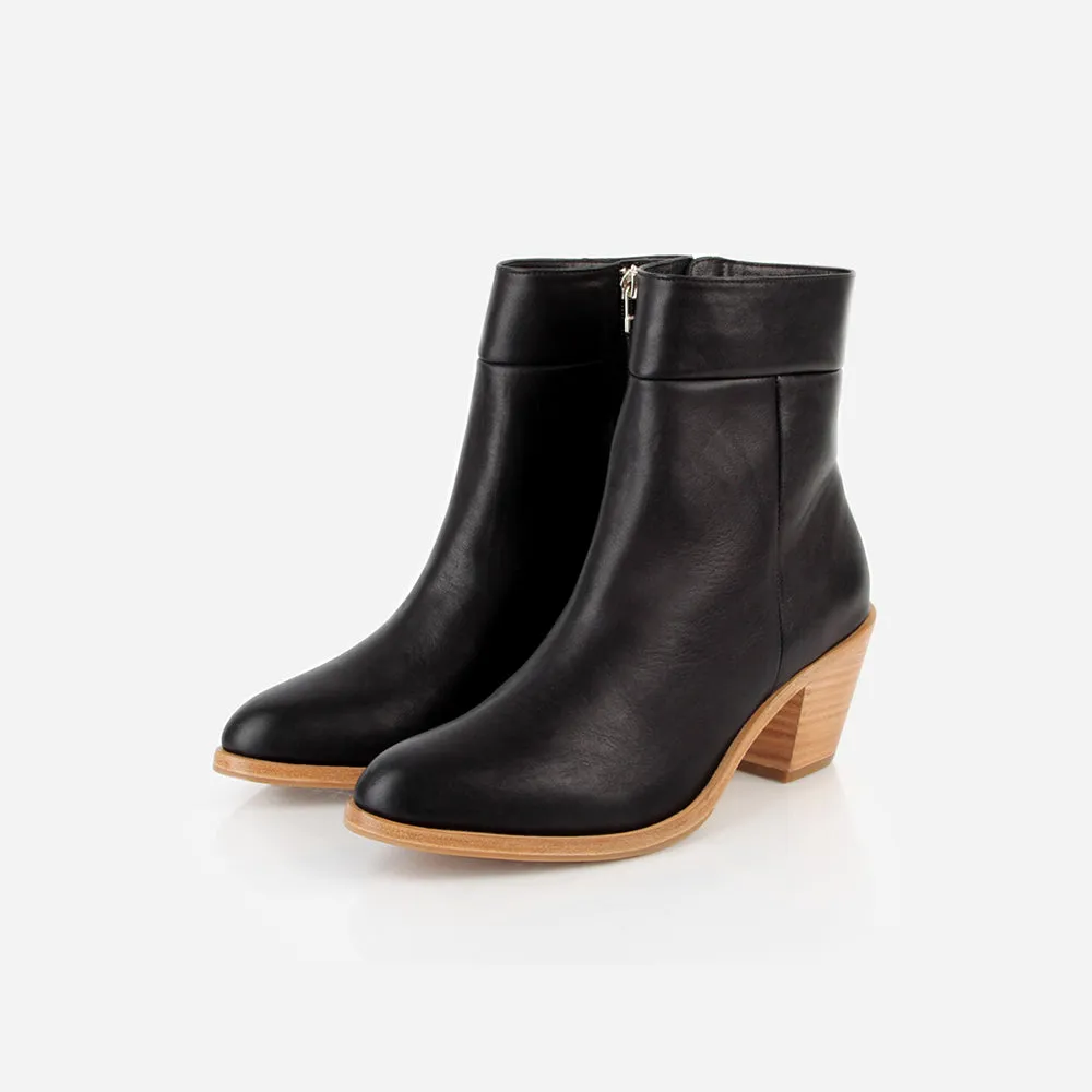 The Whyte Ave Boot Black sold by Poppy Barley product image thumbnail 4