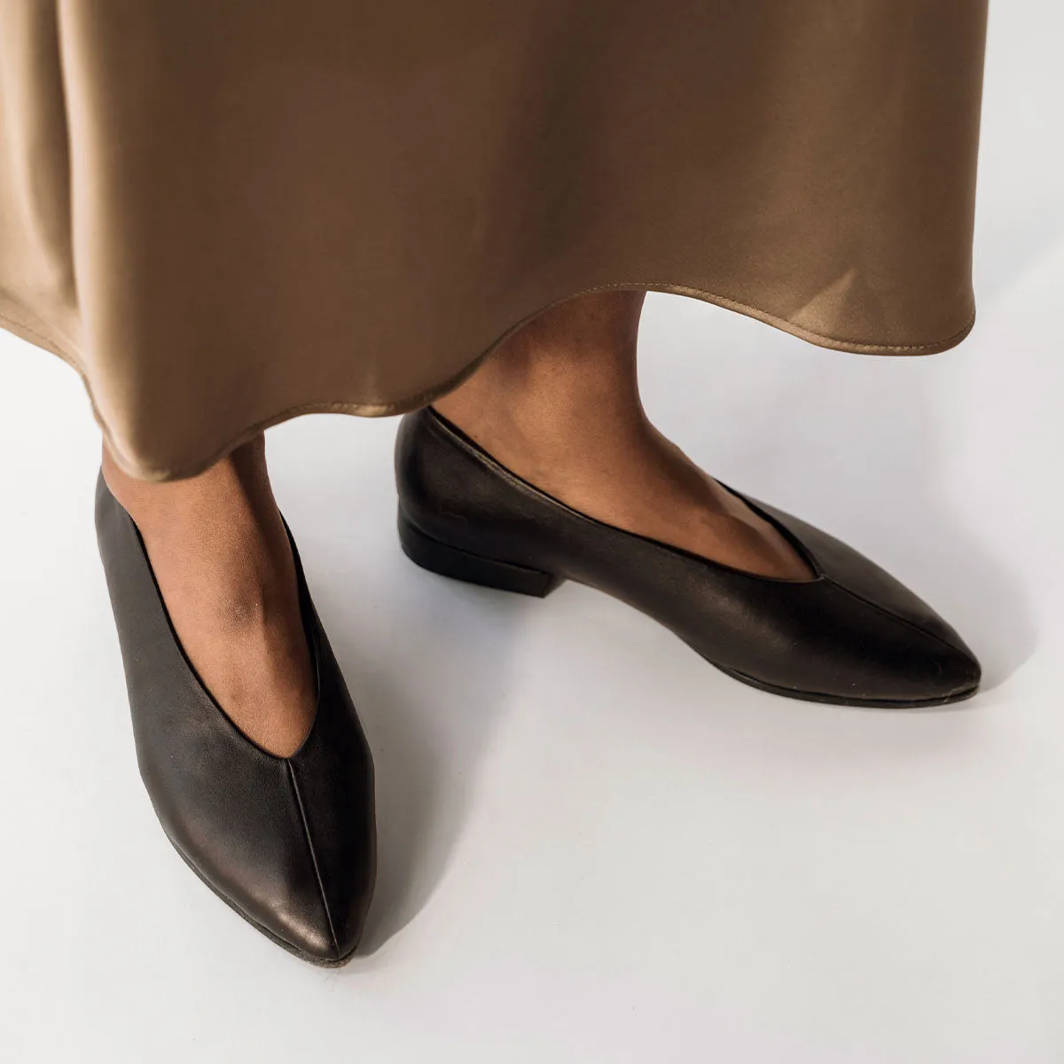 The Valencia Flat Black sold by Poppy Barley product image thumbnail 2