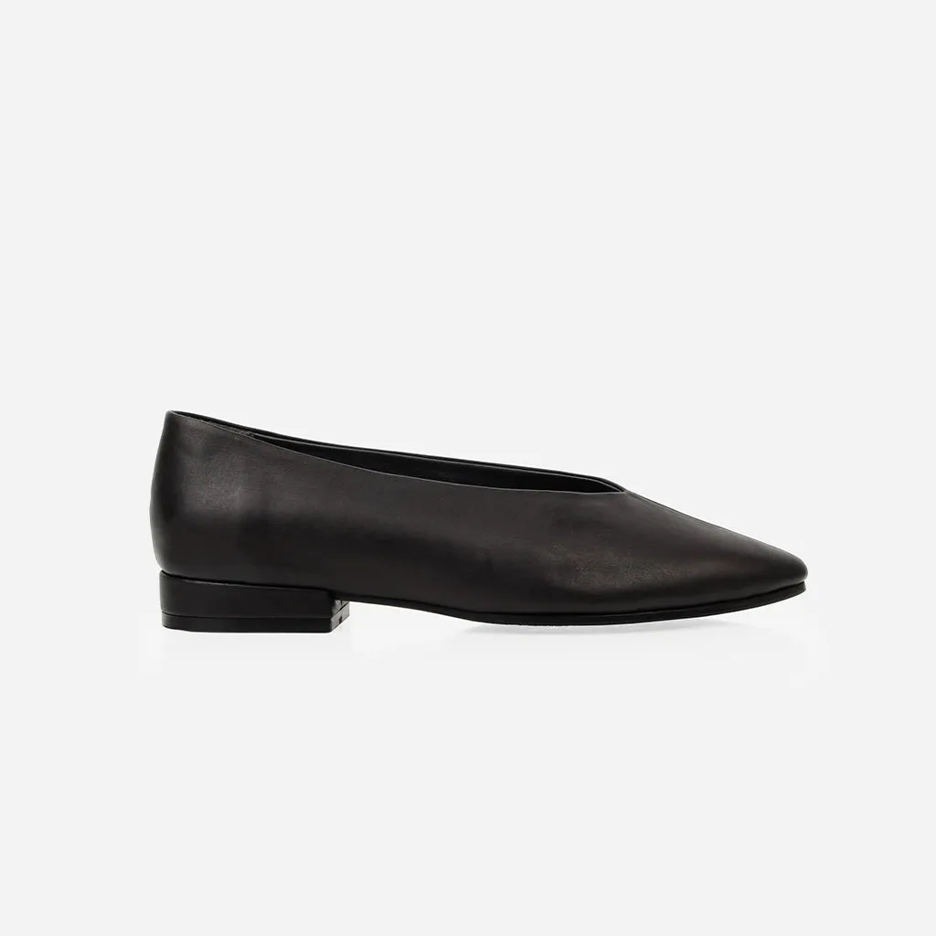 The Valencia Flat Black sold by Poppy Barley