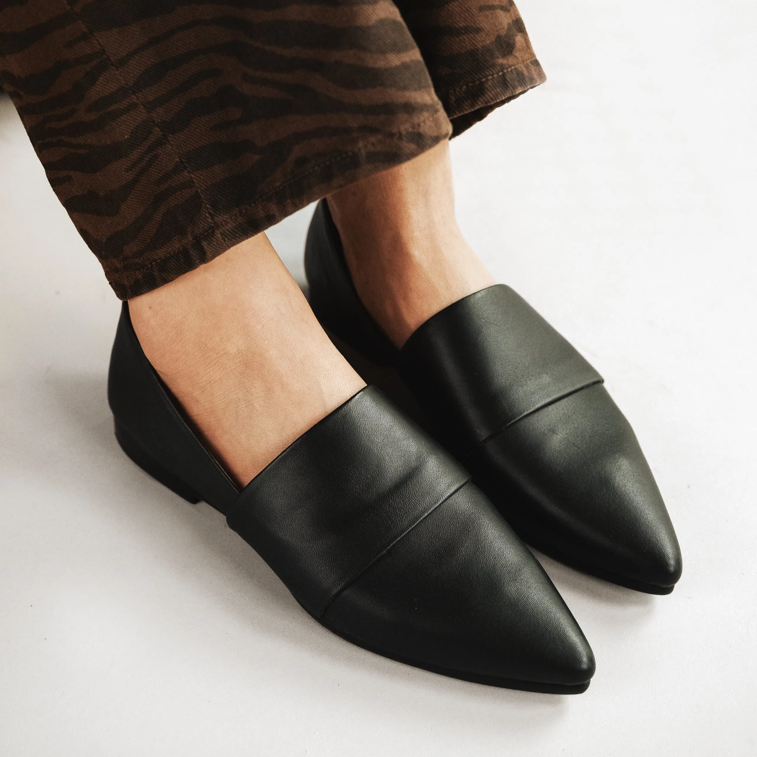 The Luxe Fit Flat Black sold by Poppy Barley product image thumbnail 2
