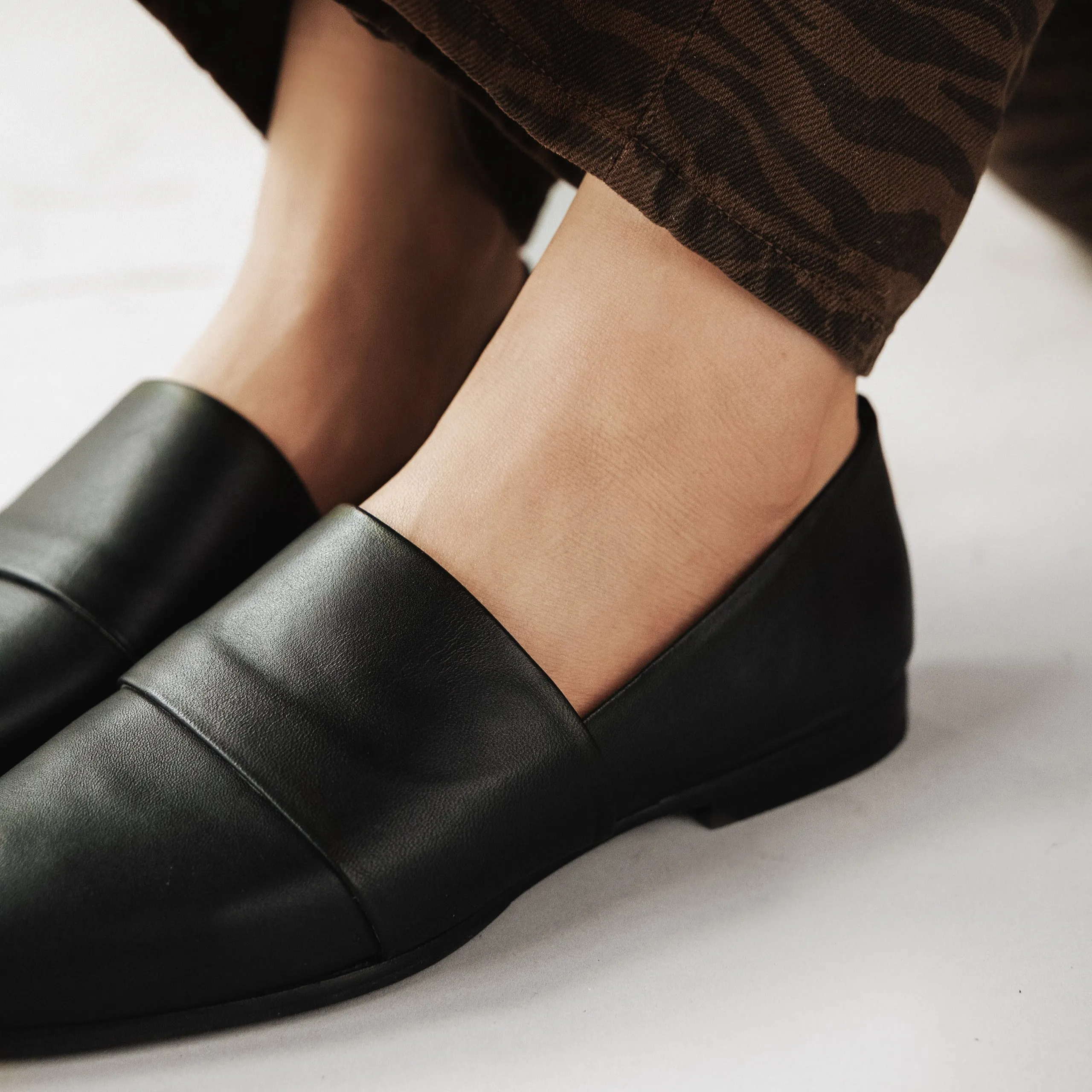 The Luxe Fit Flat Black sold by Poppy Barley product image thumbnail 3