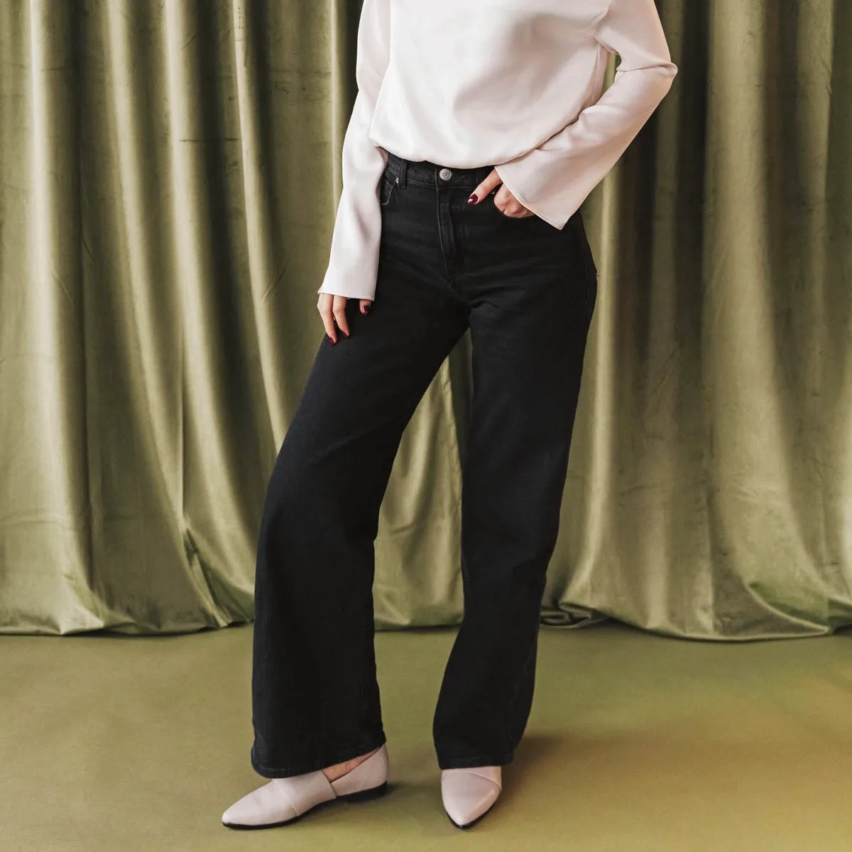 The Luxe Fit Flat Stone sold by Poppy Barley product image thumbnail 3