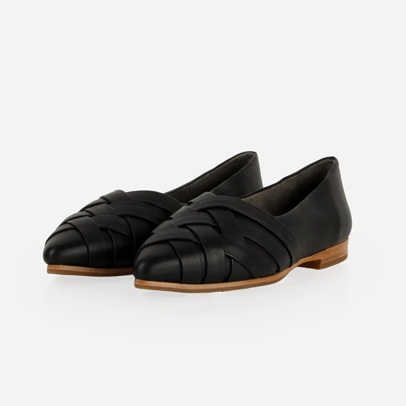 The Athena Flat Black made by Poppy Barley