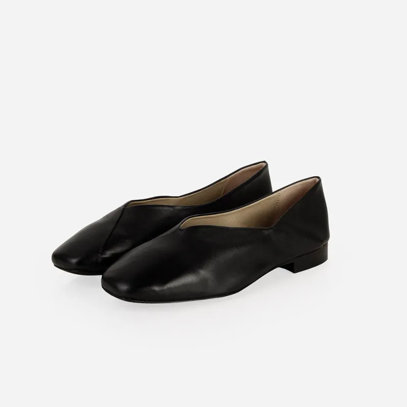 The Marché Flat Black made by Poppy Barley