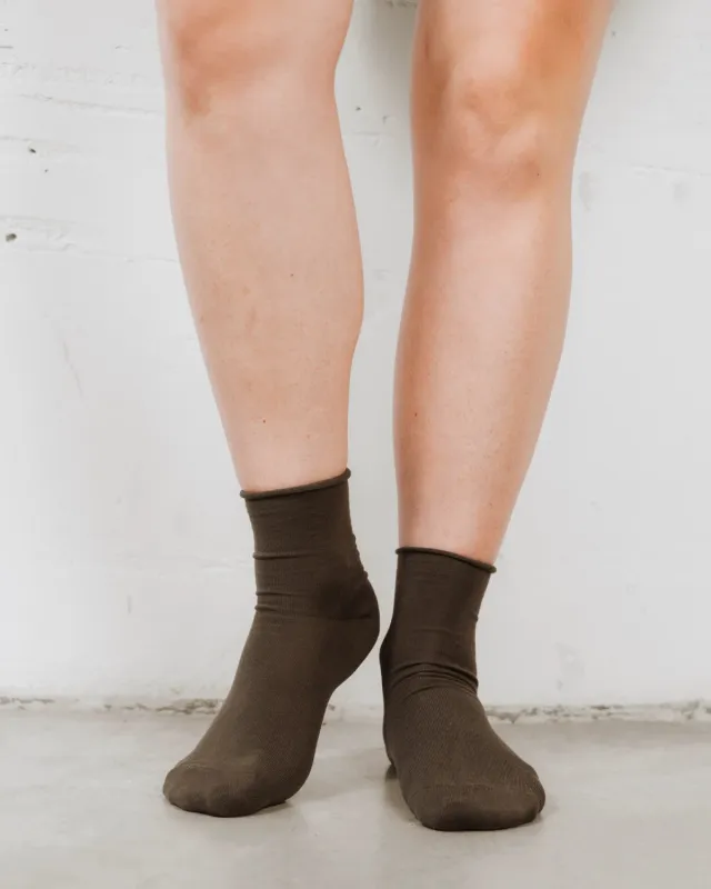 The Daily Mid Crew Sock Olive made by Poppy Barley