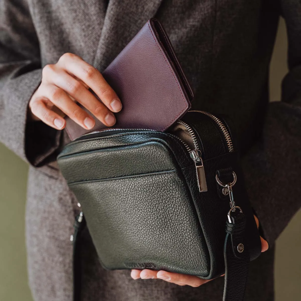 The Buena Vista Camera Bag Black sold by Poppy Barley product image thumbnail 2