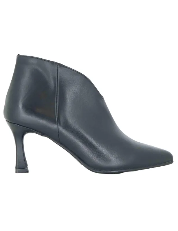 Stivaletti in pelle nera con tacco alto Donna OSCAR 11 001 sold by Spatarella