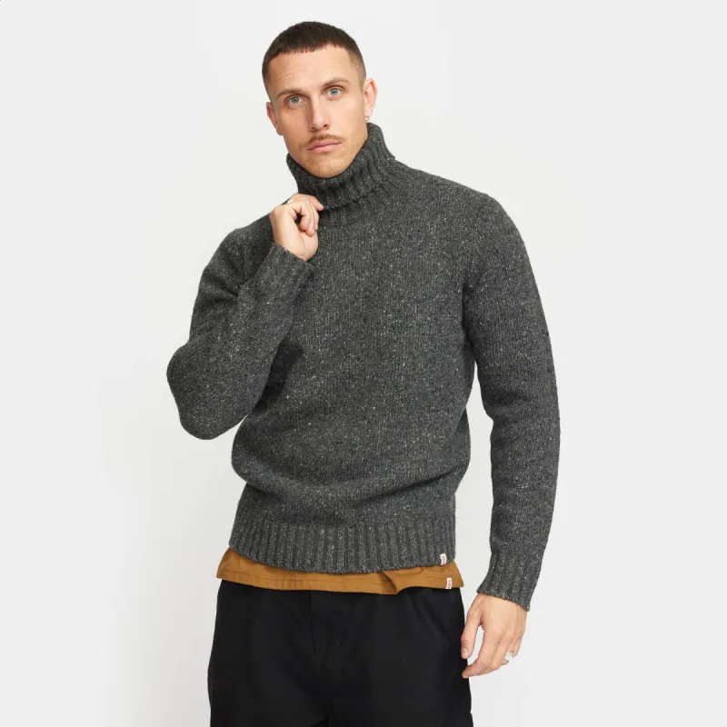 High-neck Sweather / 6568 - Black sold by Revolution