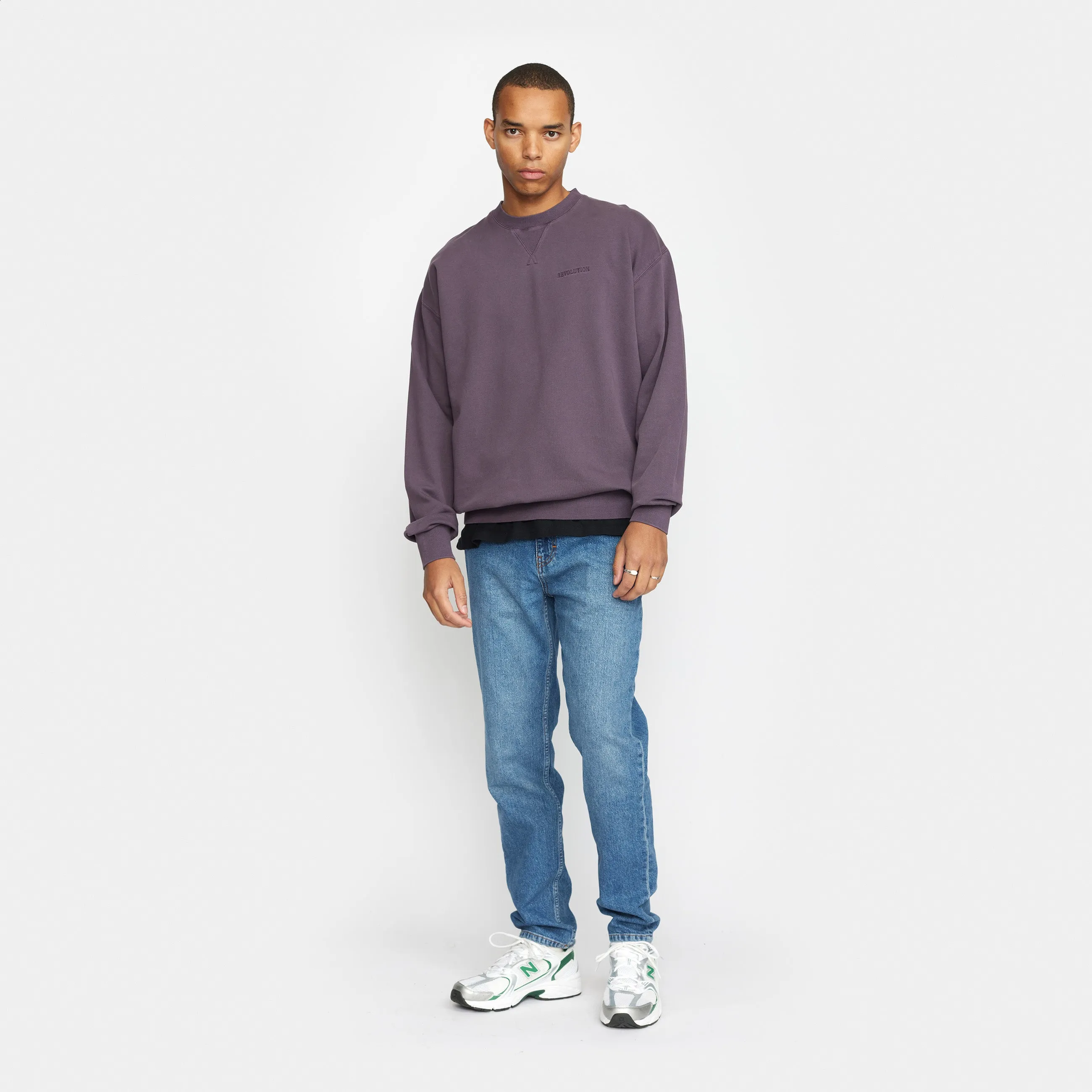 Loose Crewneck / 2727 REV - Darkpurple sold by Revolution product image thumbnail 4