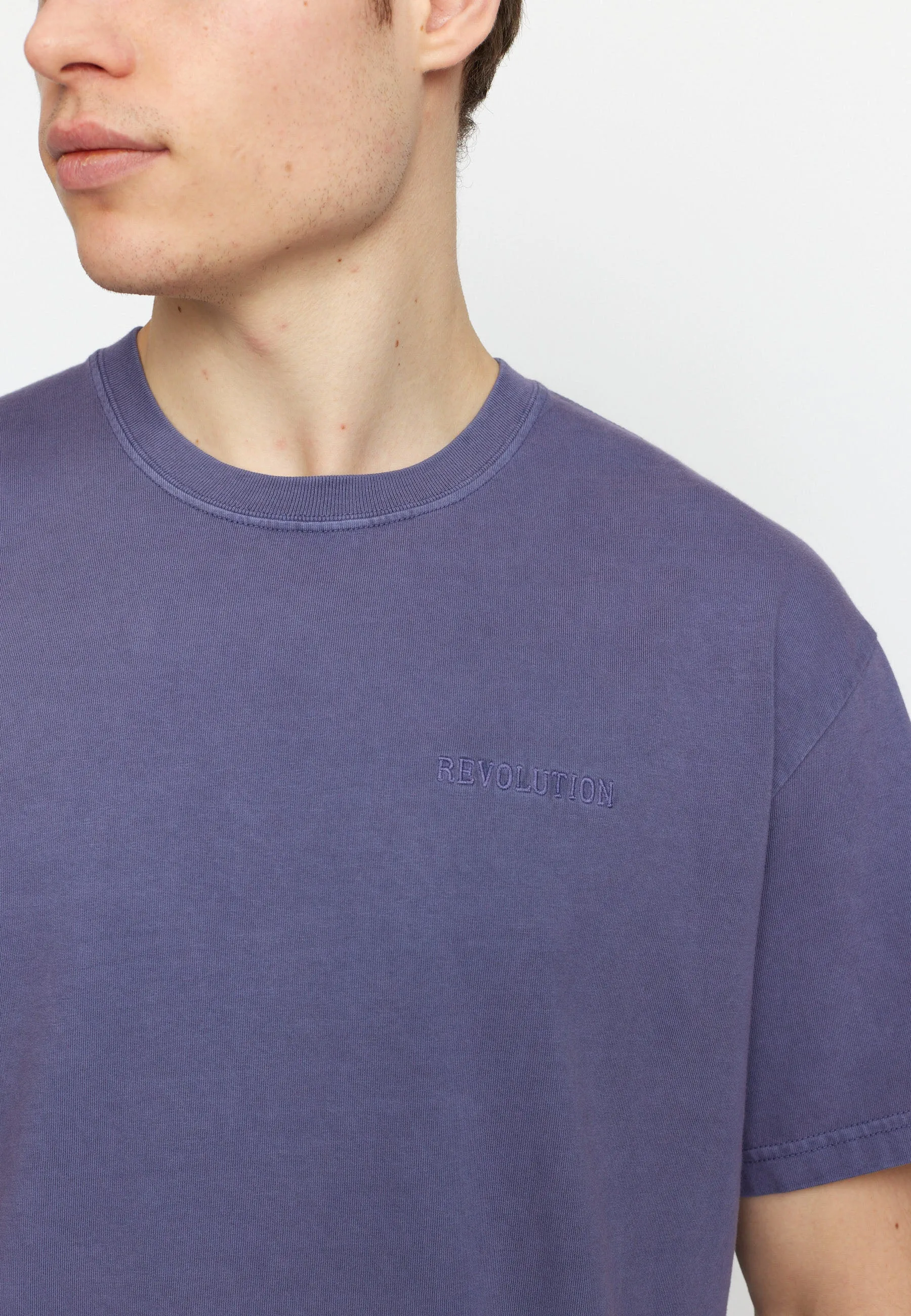 Application T-Shirt / 1329 LOG - Dustpurple sold by Revolution