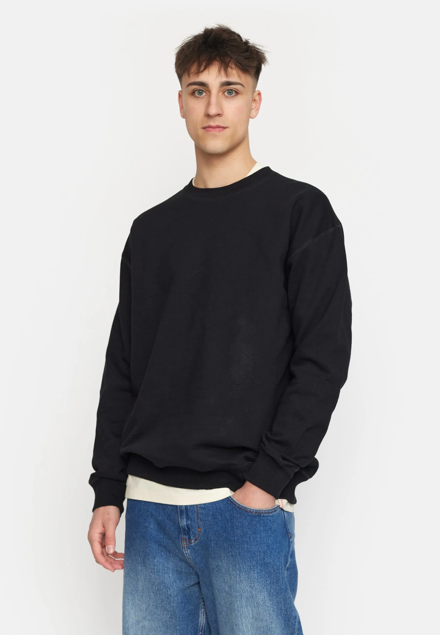 Loose Crewneck / 2060 REV - Black sold by Revolution