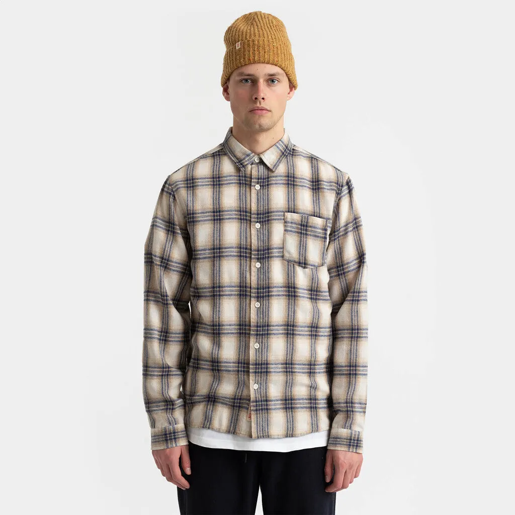 Regular Shirt / 3905 - Offwhite sold by Revolution
