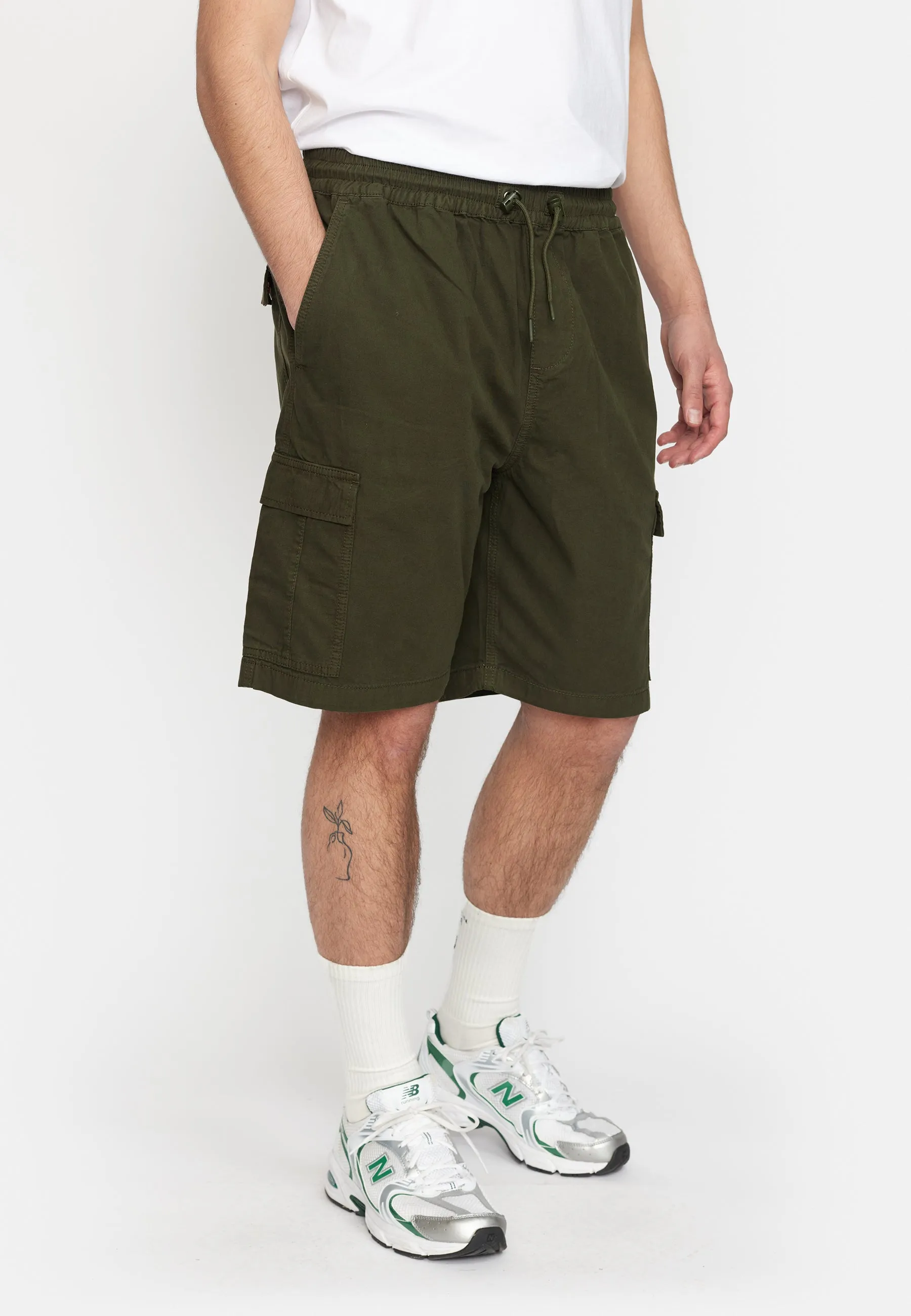 Loose Cargo Shorts / 4060 - Army sold by Revolution