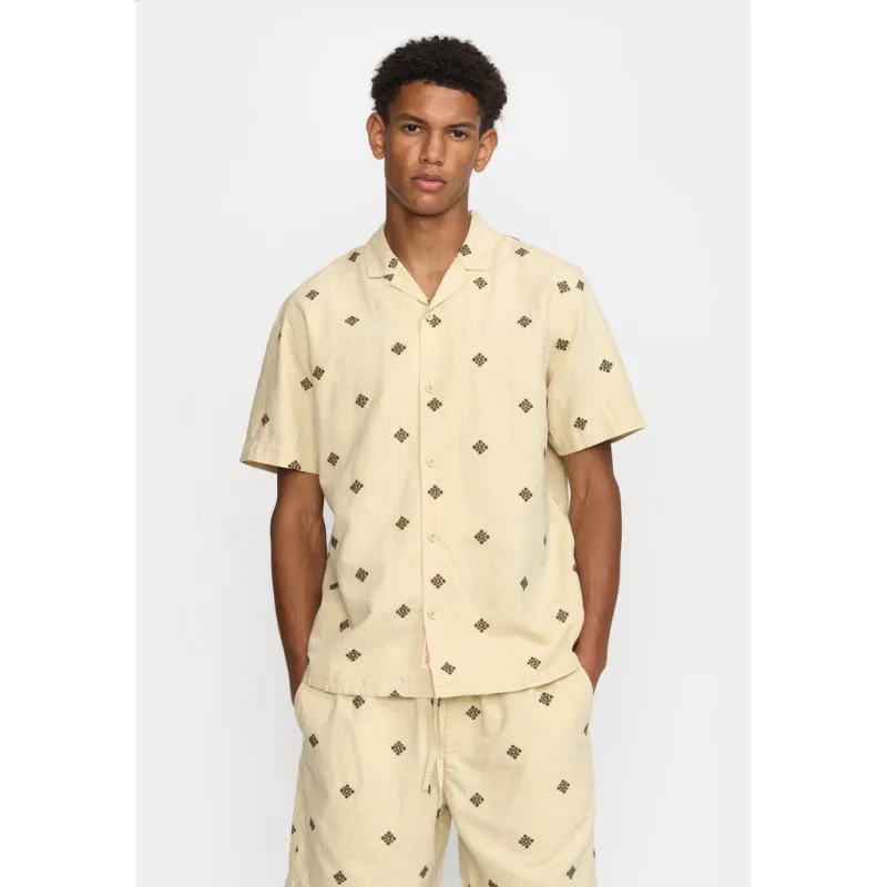 Short-sleeved Cuban Shirt / 3183 - Offwhite sold by Revolution