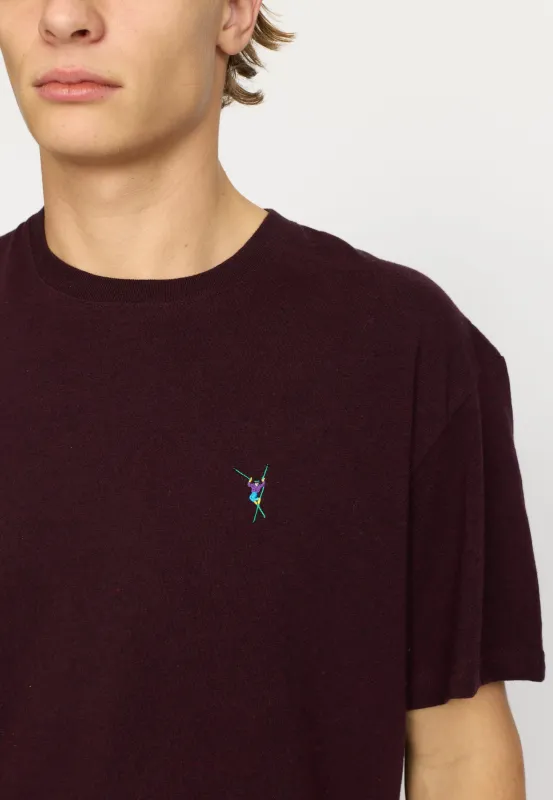 Application T-Shirt / 1425 JUM - Burgundy sold by Revolution