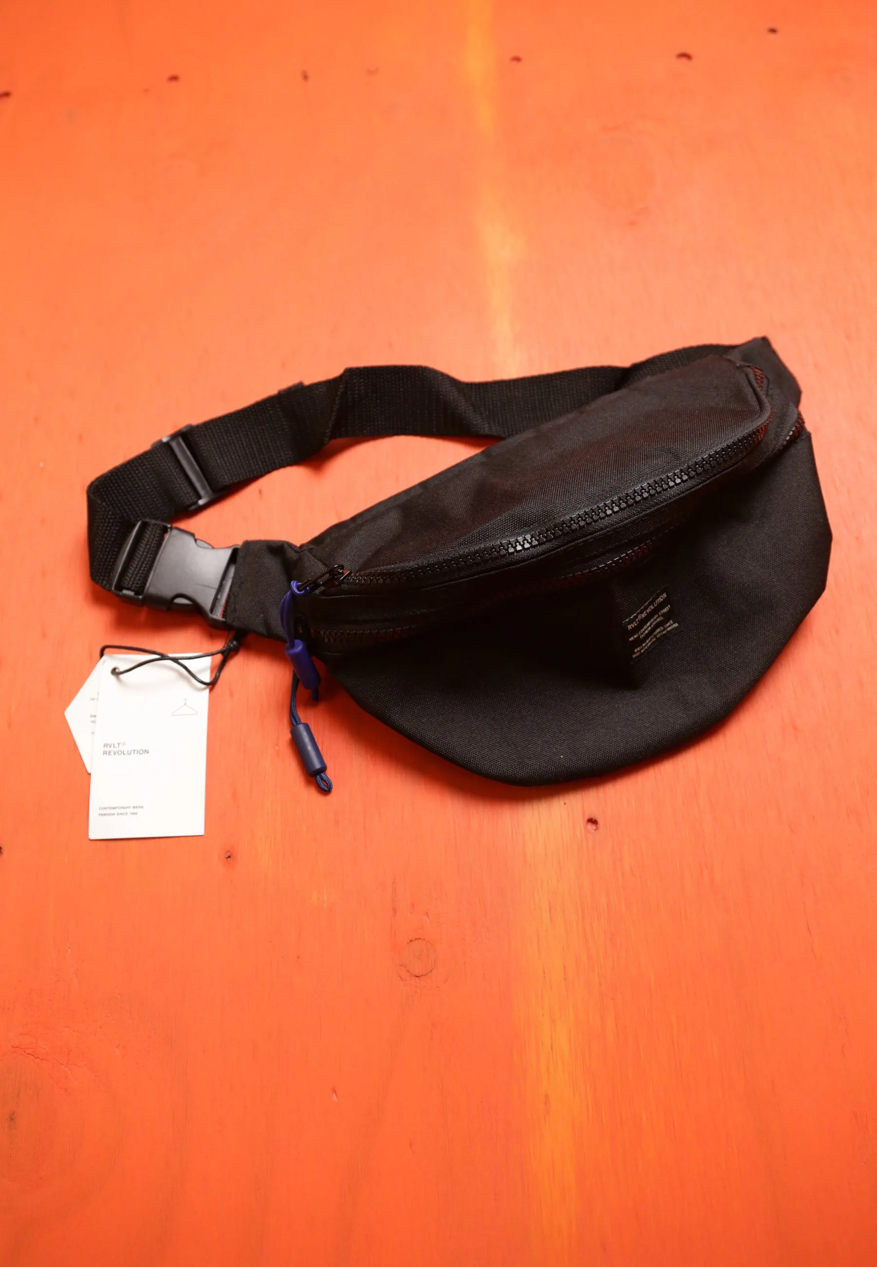 Fanny bag / V 9199 - Black sold by Revolution