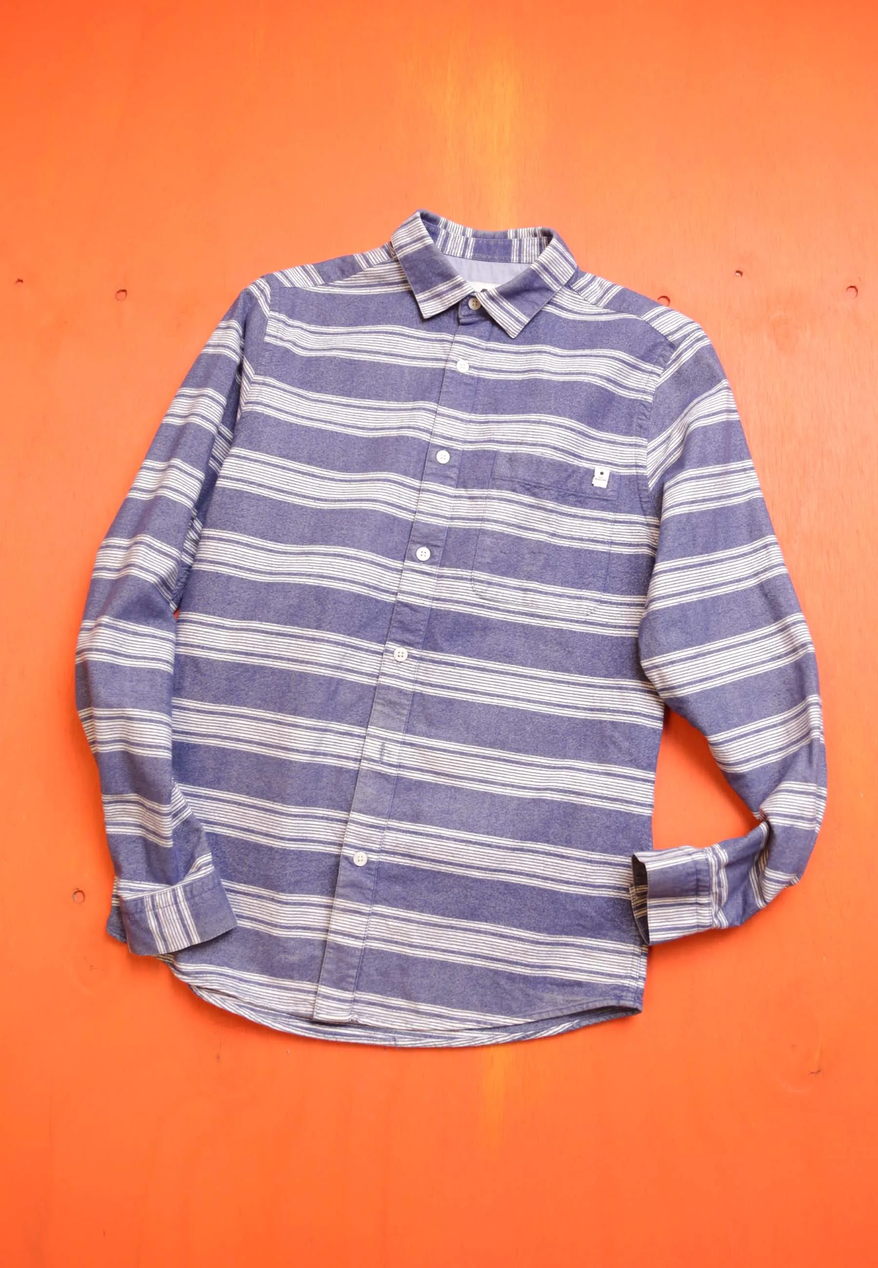 Shirt / V 3726 - Navy sold by Revolution