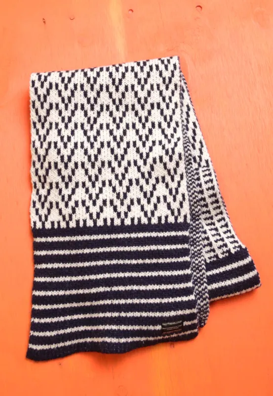 Scarf / V 9218 - Navy made by Revolution