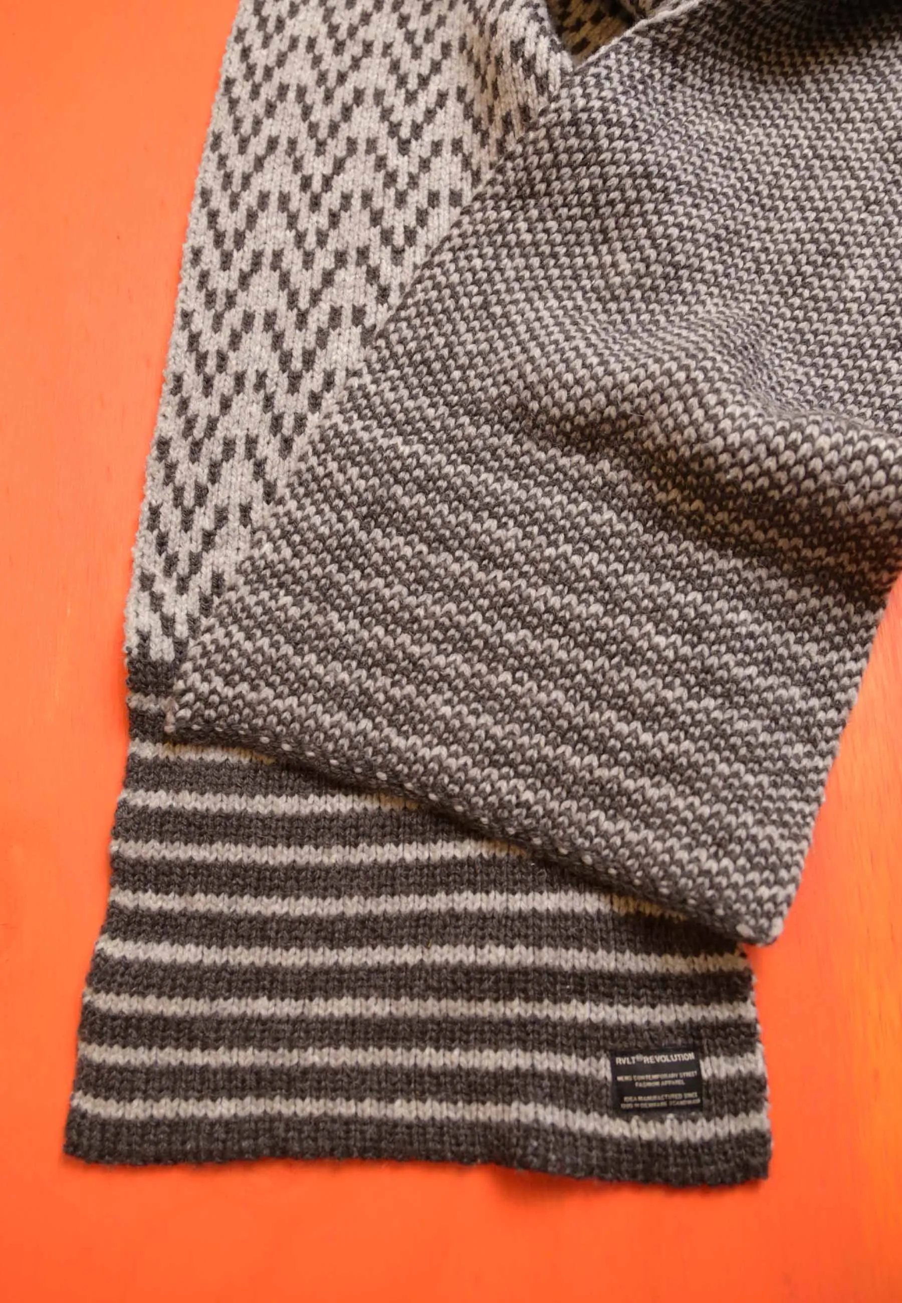 Scarf / V 9218 - Grey sold by Revolution product image thumbnail 2