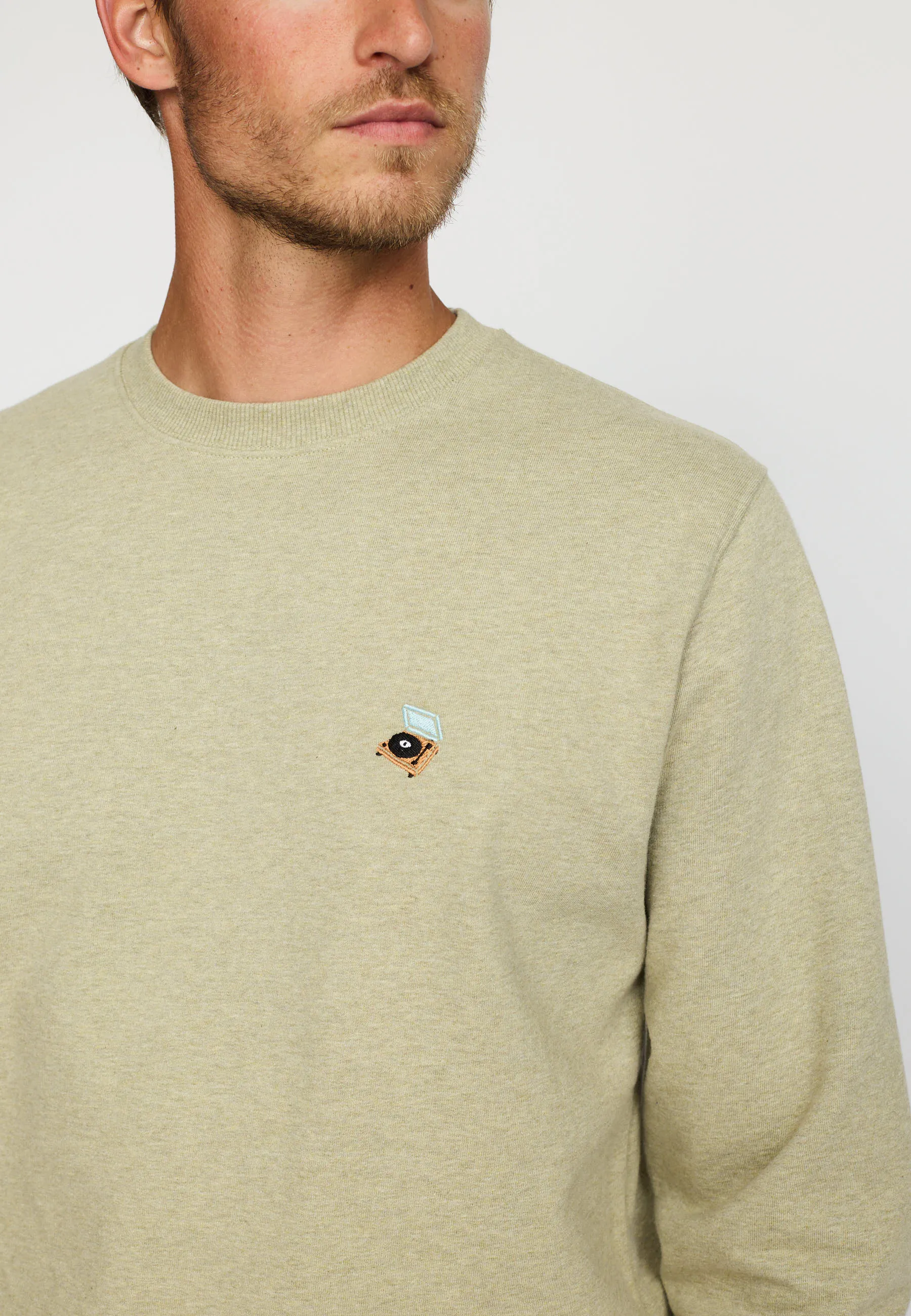 Regular Crewneck / 2807 PLA - Lightgreen sold by Revolution