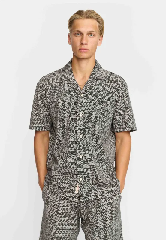 Jaquard Short-sleeved Cuban Shirt / 3175 - Black made by Revolution