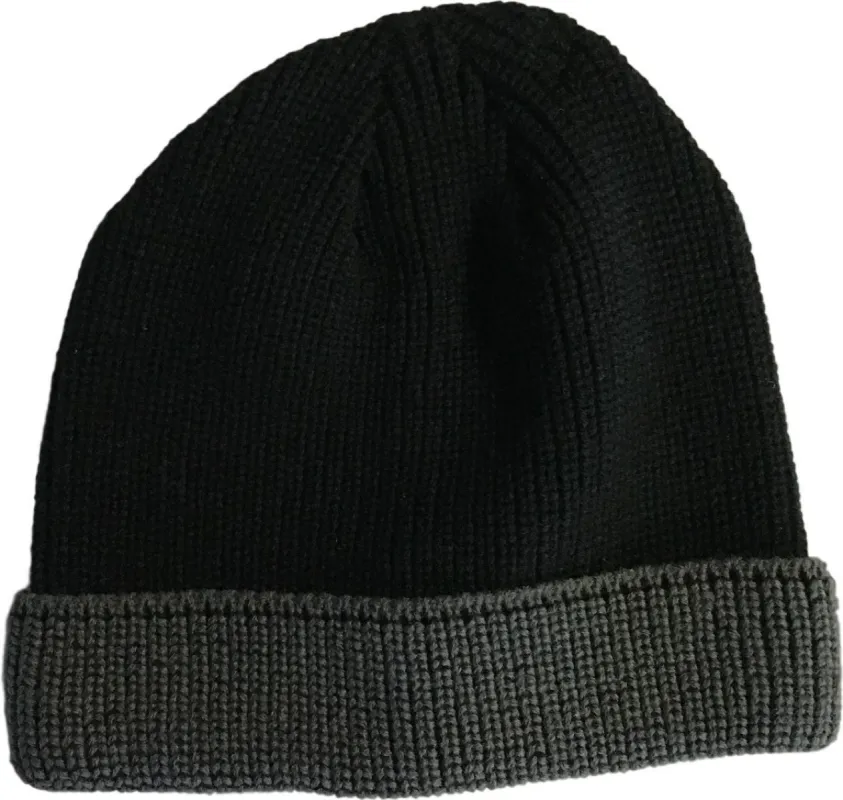 Acrylic Toque Black Grey sold by Quarks / Urban Trail