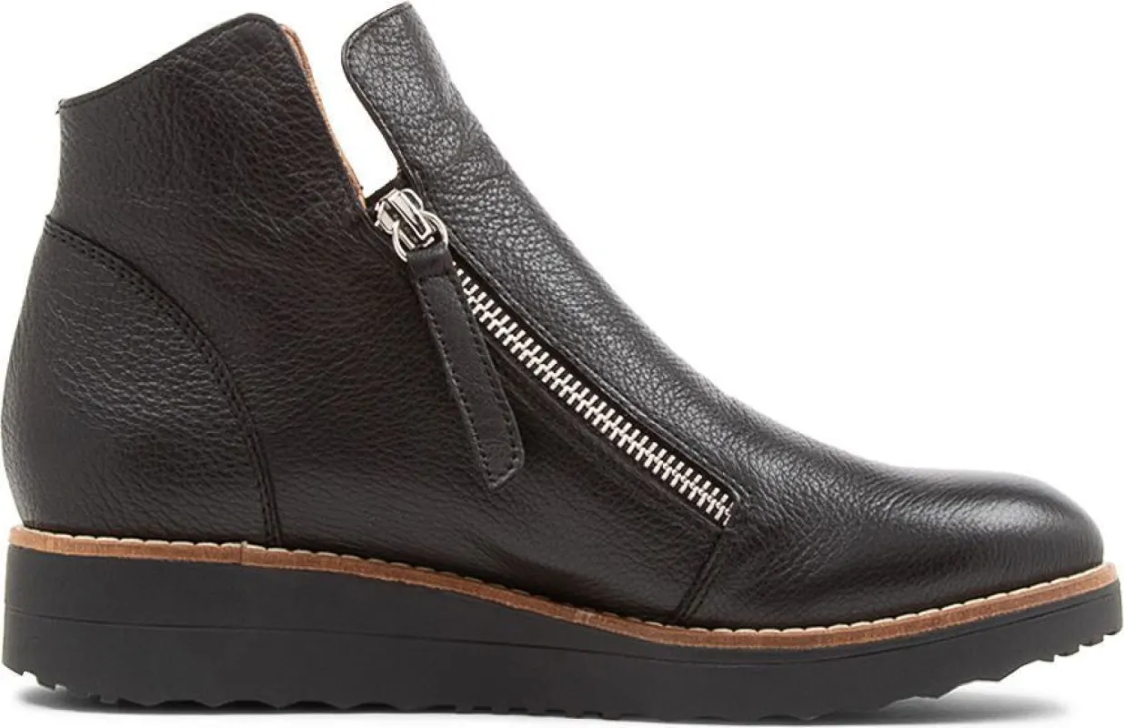 Ohmy Black sold by Quarks / Urban Trail