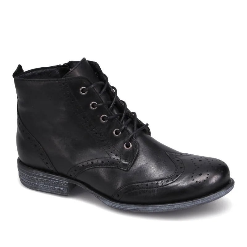 Lori Black sold by Quarks / Urban Trail