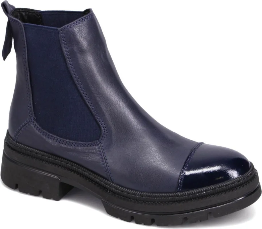 Devon Navy sold by Quarks / Urban Trail