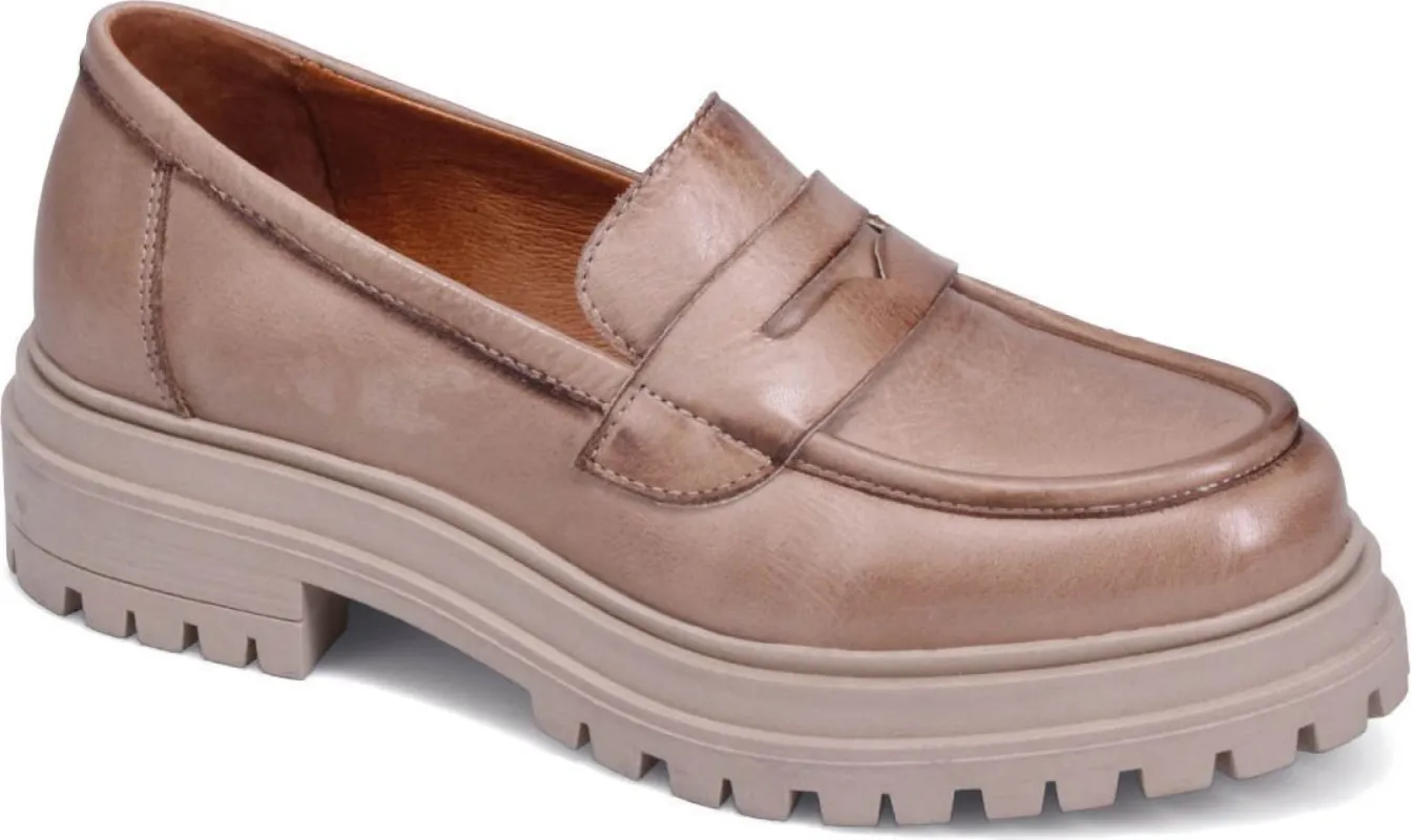 Legend Beige Antique sold by Quarks / Urban Trail