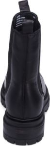 Lizette Black sold by Quarks / Urban Trail