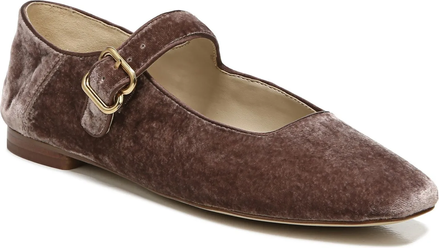 Michaela Mauve sold by Quarks / Urban Trail