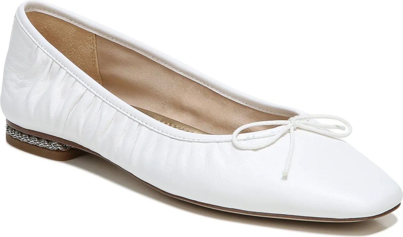 Meg Bright White made by Quarks / Urban Trail