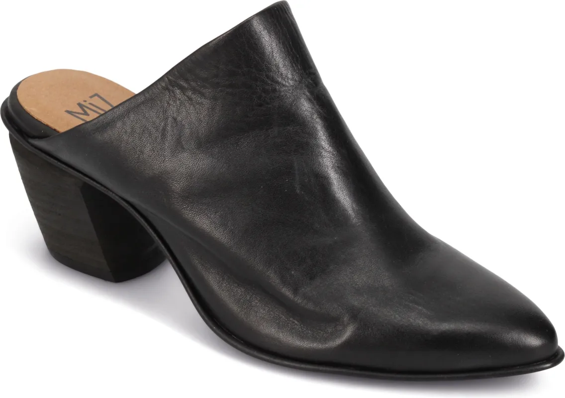 Amalia Black sold by Quarks / Urban Trail