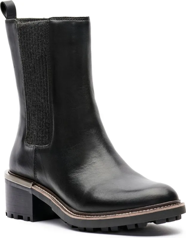 Kourtly Leather Black sold by Quarks / Urban Trail