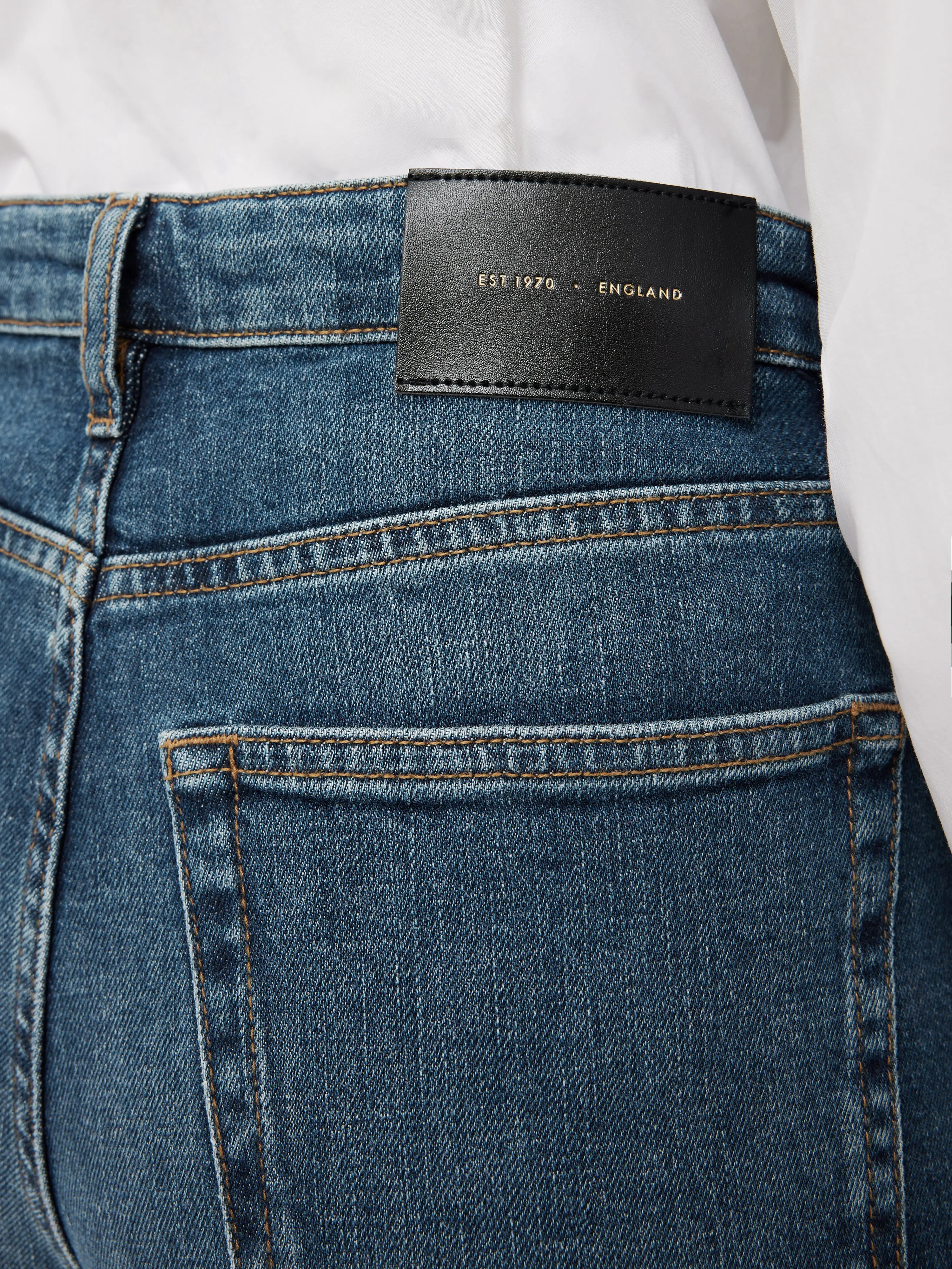 Tyne Wide Leg Cropped Jean | Vintage Mid Blue sold by Jigsaw product image thumbnail 3